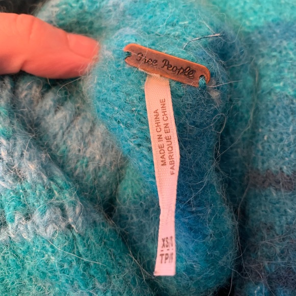 Free People “Cloud Kicker” Blue Alpaca Crop Sweater- XS/S - Picture 6 of 14